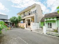 Griya One Family Hotels in Pedurungan