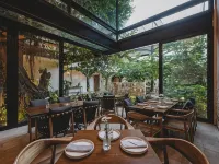 Adoro Hotel Boutique Hotels near Montejo Avenue