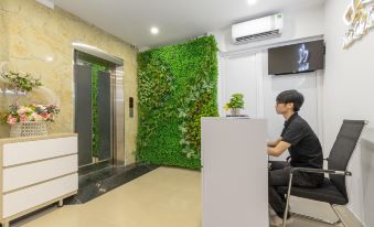 The Lakeview - West Lake Lotus Apartments