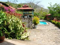 The Golden Frog Inn Hotel a 