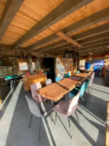 *Exceptional Offer*Chalet  / Lake/ South Facing / Ski Slopes / Jacuzzi, Sauna