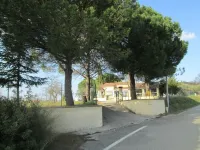 DETACHED COUNTRY HOUSE WEEKLY RENTAL PLOT 2400 M2 WOODED FENCED Hotel a Barjac