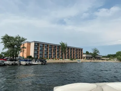 Holiday Inn Detroit Lakes - Lakefront Các khách sạn ở Dunn Township