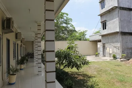 Penginapan Transit Tomato Отели в г. Percut Sei Tuan