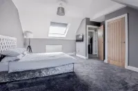 Beautiful Modern Open Plan Living with Hot Tub Hotels in Kelty