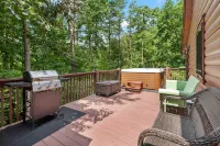 Charming Cabin with Hot Tub and Mountain Views - Delightful Retreat