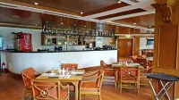 The Suites at Mount Malarayat - bar