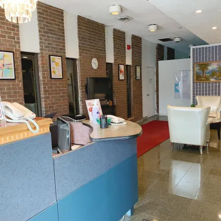 7 West Motel