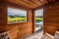 Mr & MRS Smith Hapuku Lodge & Tree Houses - spa