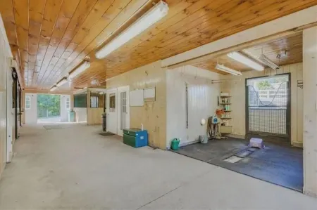 Mountaintop Horse Farm with Heated Pool Отели в г. Блумфилд