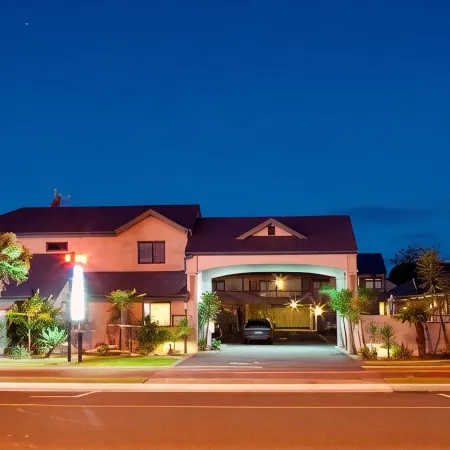 Aquarius Motor Inn