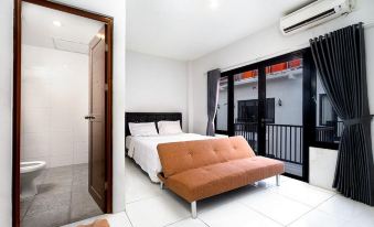 OYO 1352 Jember Town Square Residence