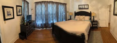 Zylee’s House on Choctaw is just a short walk to downtown Tahlequah. Hotels in der Nähe von Cherokee National Prison Museum