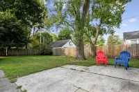 Charming Retreat Close to Downtown Attractions - Inviting and Cozy Hotels near Holland Museum