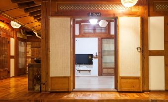 Jeonju Hanok Maeul Hanok Gotek Bugyeongdang