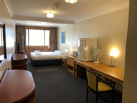 Canberra Lyneham Motor Inn Отели в г. Диксон