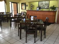 Super 8 by Wyndham Walterboro - Bữa sáng