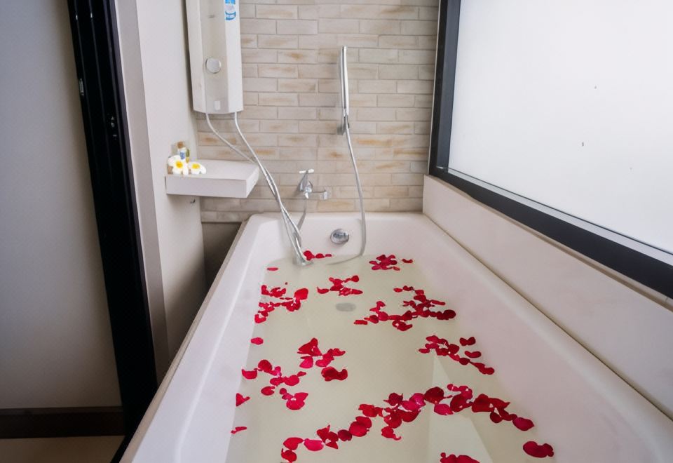 롬옌 가든 플레이스 수영장