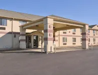 Super 8 by Wyndham Yorkville Hotels in Oswego