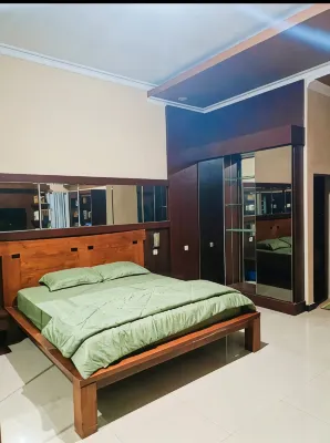 Wangi Agung Luxury Home فنادق في Banyuwangi Sub-District
