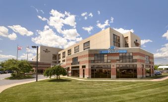 DoubleTree by Hilton Hartford - Bradley Airport