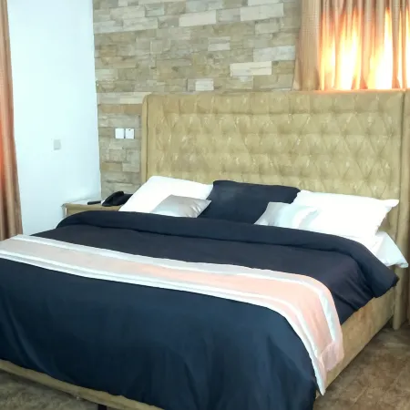 Adanma Hotel and Suites - Guest Room