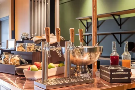 Aiden by Best Western Karlstad Arena Отели рядом с достопримечательностью «Karl IX - Karlstads grundare»