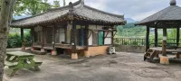 Gimhae Mucheoksan Tourist Art Center Pension - Homestays