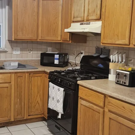 Charming 3-bedroom house with AC and WiFi in pleasant Newark