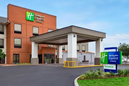 Holiday Inn Express & Suites Opelousas Отели в г. Гранд Кото