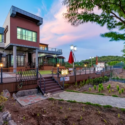 Daebudo Sunset on the Beach Pension โรงแรมใกล้ไอส์แลนด์คันทรี่คลับ