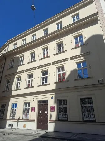 Safestay Prague Charles Bridge Отели рядом с достопримечательностью «Кафедральный собор Святых Кирилла и Мефодия»