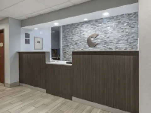 Comfort Inn & Suites Liverpool - Syracuse Hotels in Clay