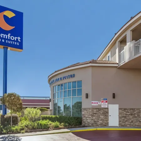 Comfort Inn & Suites Near Universal - N Hollywood - Burbank