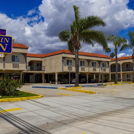 Orange Tustin Inn in Orange