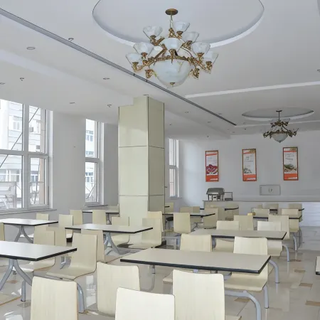 Huifeng Business Hotel (Lingyuan East Street)