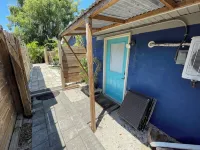 Private Tropical Oasis in Coastal Paradisew Fenced Yard. - Homestays