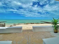 Coastal Casual Bliss: Beach + Pool + Rooftop Deck + Generator + Fast Internet チェレムのホテル