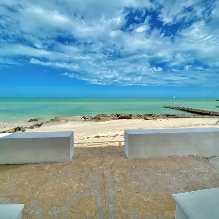 Coastal Casual Bliss: Beach + Pool + Rooftop Deck + Generator + Fast Internet