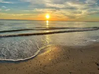 Sunshine, Sunsets and Sand - Just 3 minutes away! - Bungalows