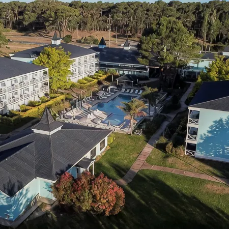 Howard Johnson by Wyndham Carilo Convention Center