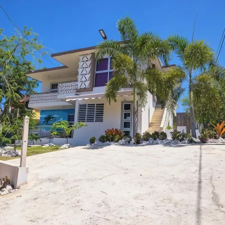 Les Guest House 1 Bedroom Apartment with Pool