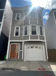 Huge Single Family Retreat-Work-Vacation-Near Convention Center & South Station - บังกะโล