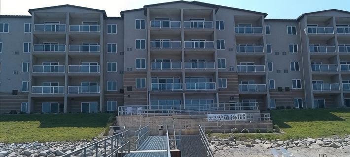 Beach Level Condo L08-2Br/2BA-Private Beach-Indoor Pool. Hotels in Geneva-on-the-Lake