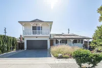 Fun 3BR w/ Pool & Slide – Pet Friendly in San Jose - Homestays