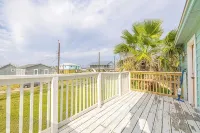 Pet Friendly - Walk to the Beach, Cozy Home - 2성급