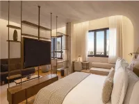 Qoya Hotel Curitiba, Curio Collection by Hilton Hotels near Batel