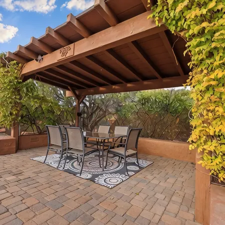 Grand Chapel Estate - Pool, Pickleball & Stunning Red Rock Views