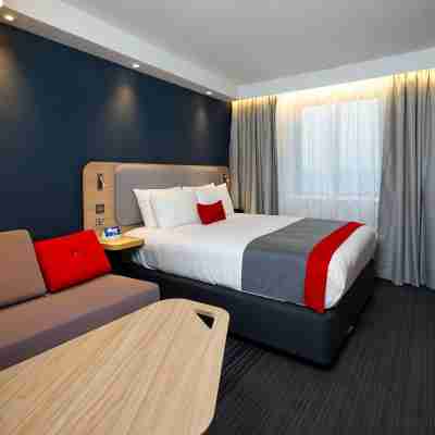 Holiday Inn Express LONDON - LUTON AIRPORT by IHG Rooms