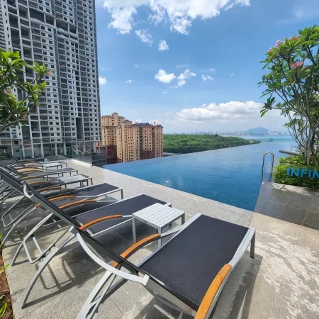 Urban Suites TWO or THREE bedroom by Annesui Cottage
